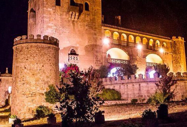 piedrabuena Castillo de Piedrabuena desde fuera iluminado